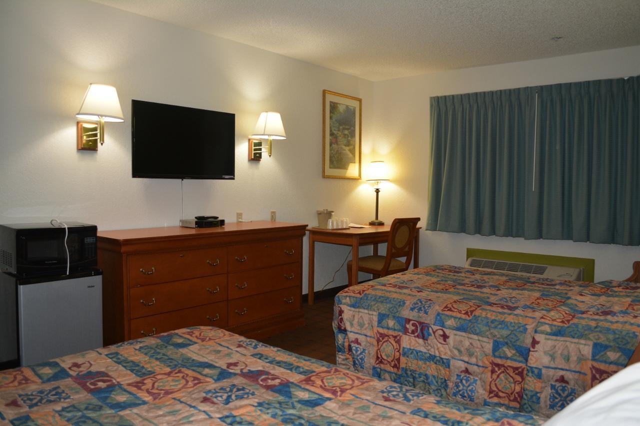 Bloomer Inn & Suites Exterior foto