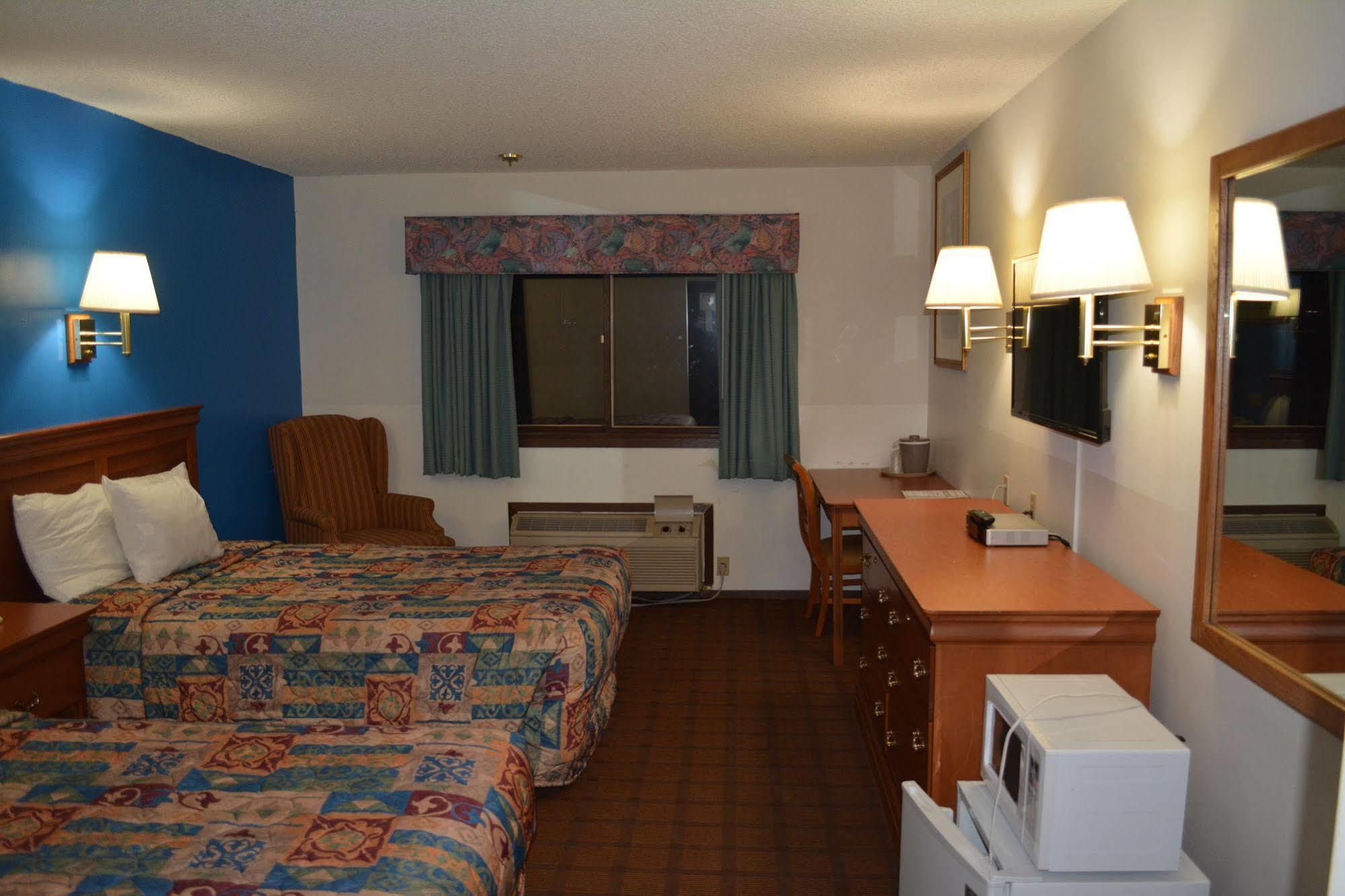 Bloomer Inn & Suites Exterior foto